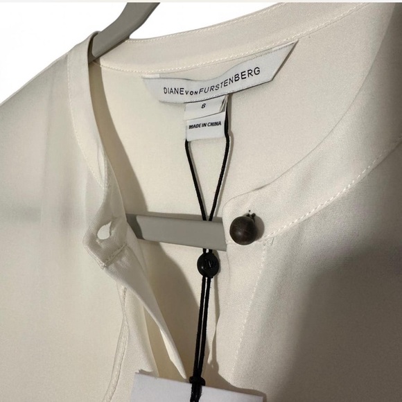 Diane Von Furstenberg Size 8 Silk Ivory Blouse with Ruffle - Picture 4 of 8